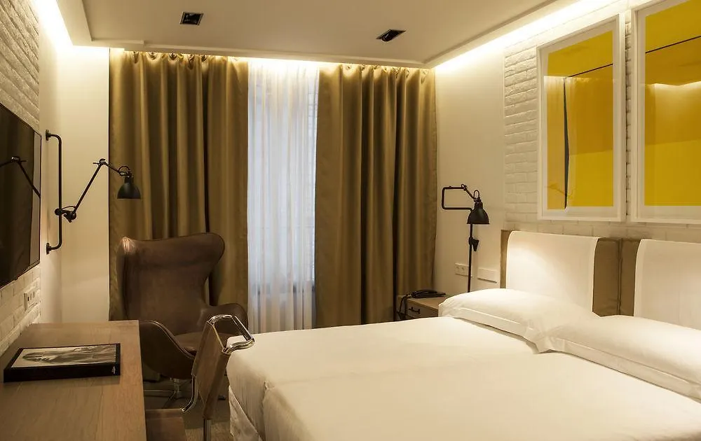 The Corner Hotel Barcelona 4*,